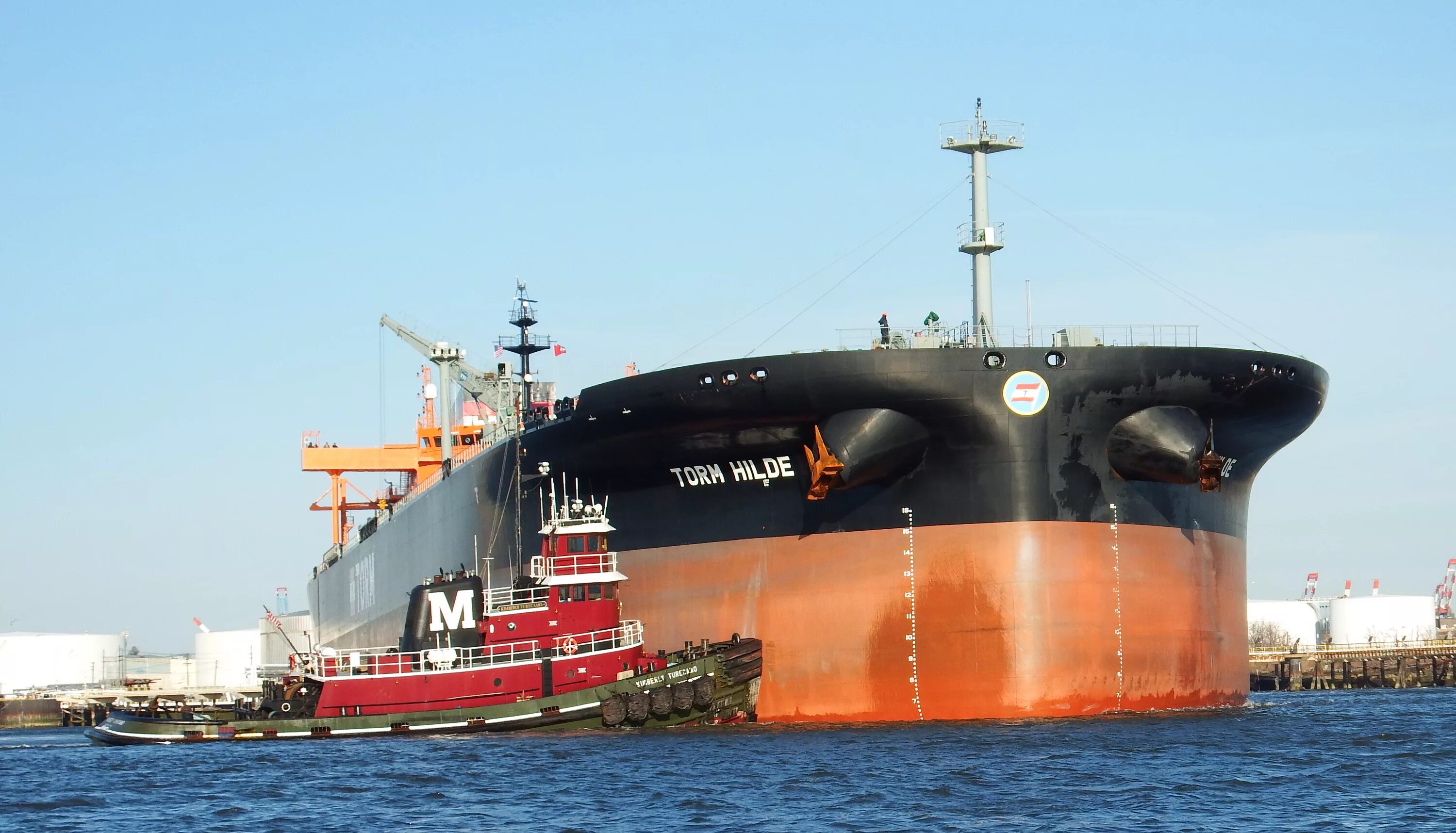 Танкер sfl trinity. Dockwise корабль. Oil/oil chemical tanker vessel. Oceanic moon lpg. Танкер манта местонахождения.