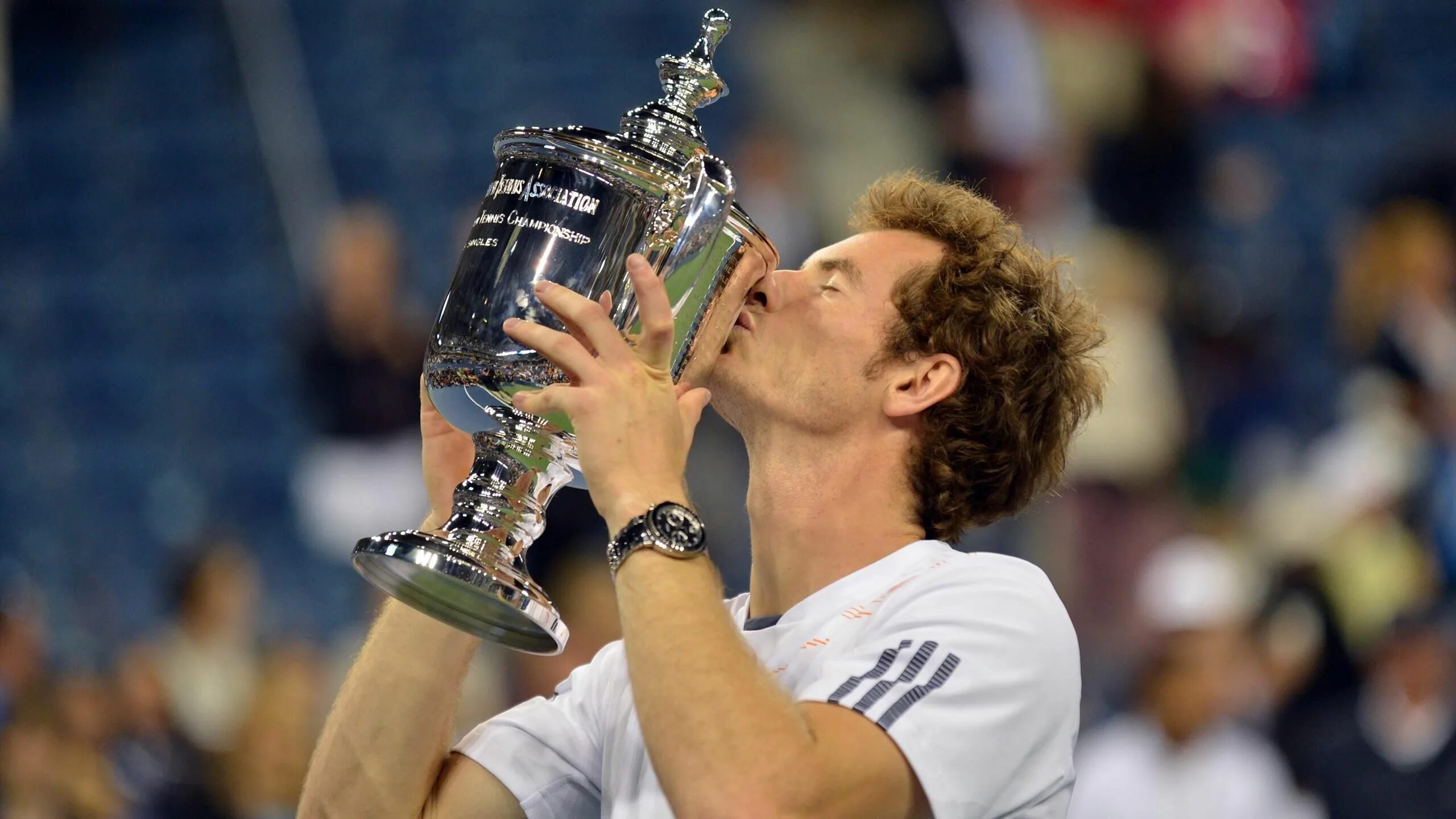 Кубок wimbledon. Большого шлема сканворд. Большого шлема сканворд. Большой шлем. Роджер федерер с кубком.