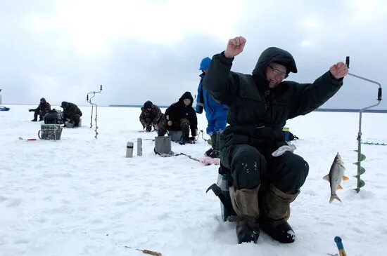 на что ловить в феврале. карп зимой. зимняя рыбалка на озере в рязани. на что ловить в феврале. ловля плотвы в феврале.