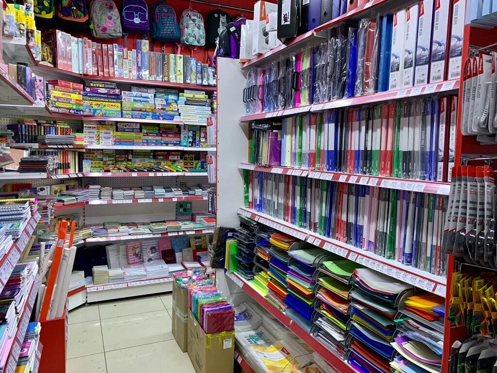 ваза для канцелярии. канцелярские принадлежности на столе. канцелярские наборы топ-модель. канцпарк тверь. топ канцтовары.