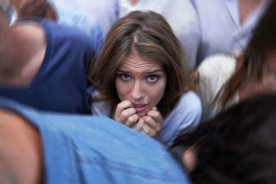 Волнение и тревога. Тревога эмоция. Паника эмоция. Человек в стрессе. Психологическая поддержка подростков.