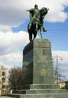 Где расположены памятники москвы