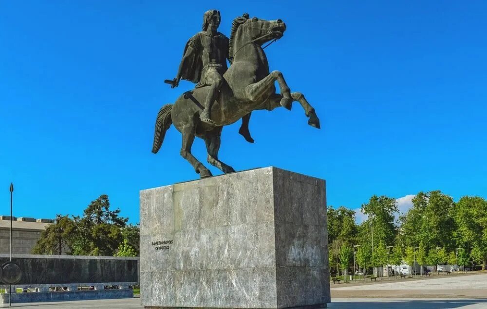 Памятник Македонскому в Салониках. Памятник Александру Салоники. Памятгикиалександру македонсокому. Памятник александру македонскому