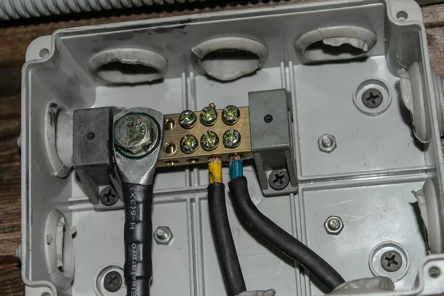 Mi VE 120 - Силовые клеммы 4-полюсные на 250А, контактов на полюс: 2 х 16-150кв.