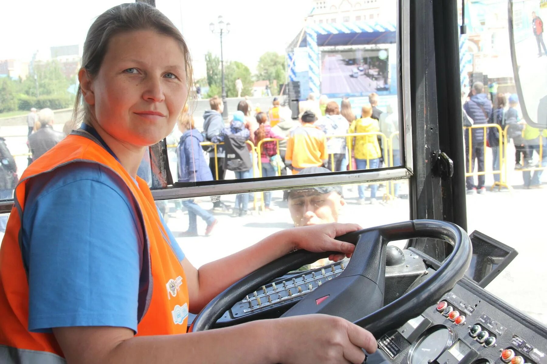 Троллейбус учиться. Омск конкурс водителей троллейбуса.