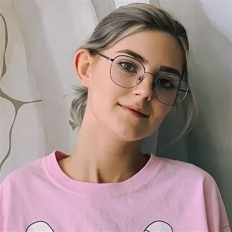 Eva Elfie о киберспортсменах: "У меня есть фетиш на нердов в очках. Они тихие и 