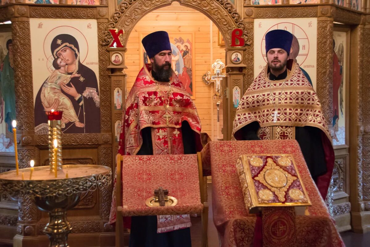 Священник димитрий киосе. Иерей филипп пономарев. Отец дмитрий киосе. Службы храм ольги. Храм ольги в люблино.