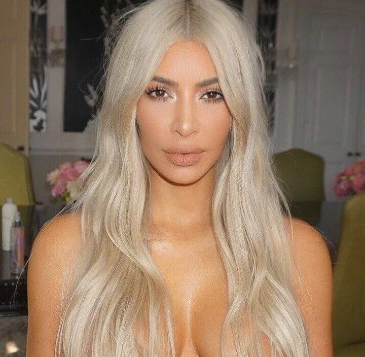 Blonde 2021. Kim Kardashian блонд.