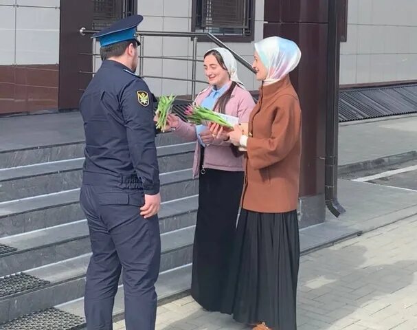 Чеченки в полиции. Чеченская полиция женщины. Полиция Чечни девушки. Чеченская полиция девушки.