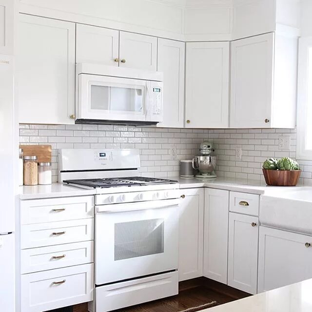 AGK Design Studio House of Turquoise Kitchen island storage, Transitional kitche