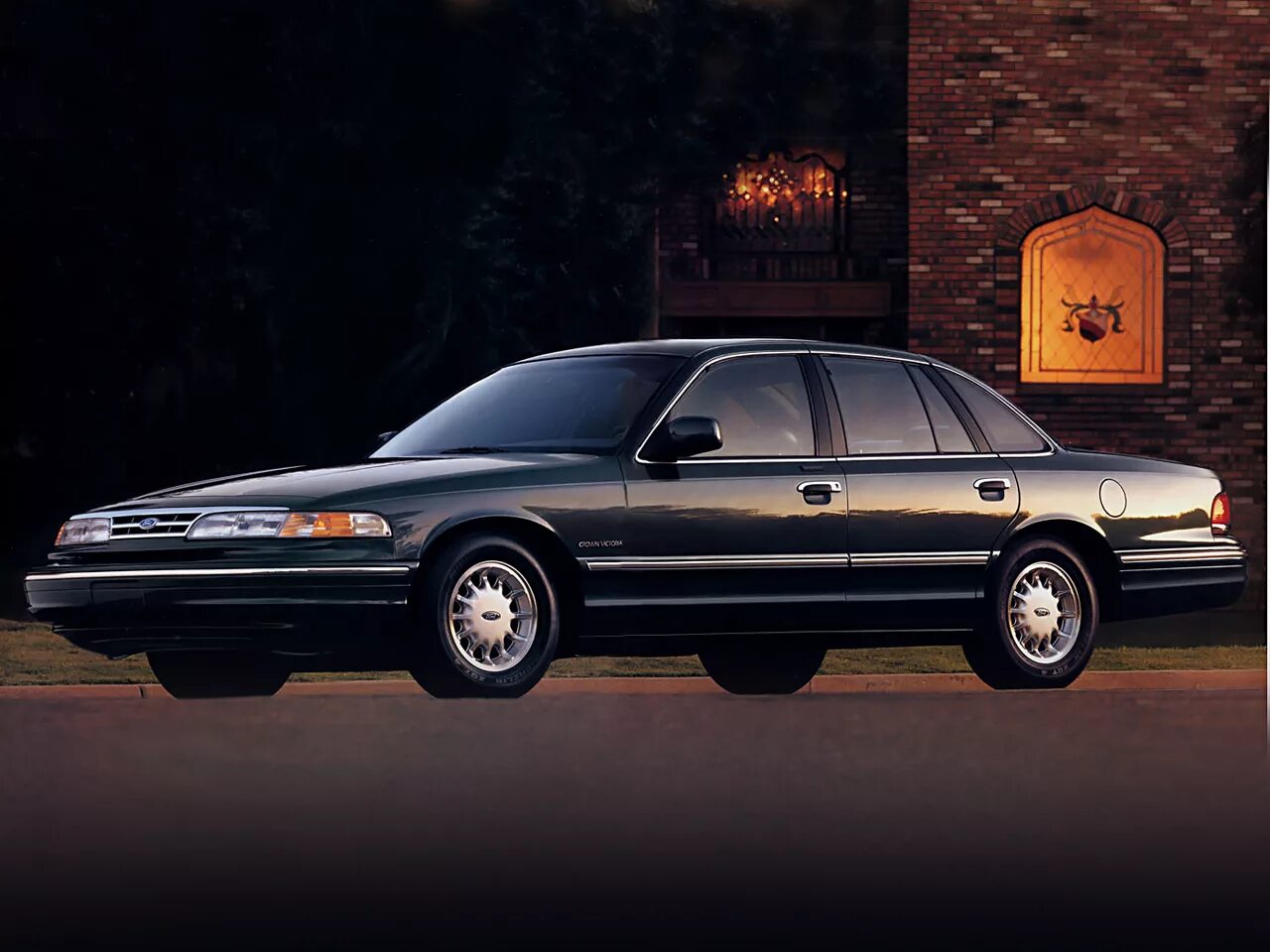 Краун виктори. Форд краун виктория 1 поколения. форд краун виктория 1999. ford crown victoria 1995. краун виктория 1992.