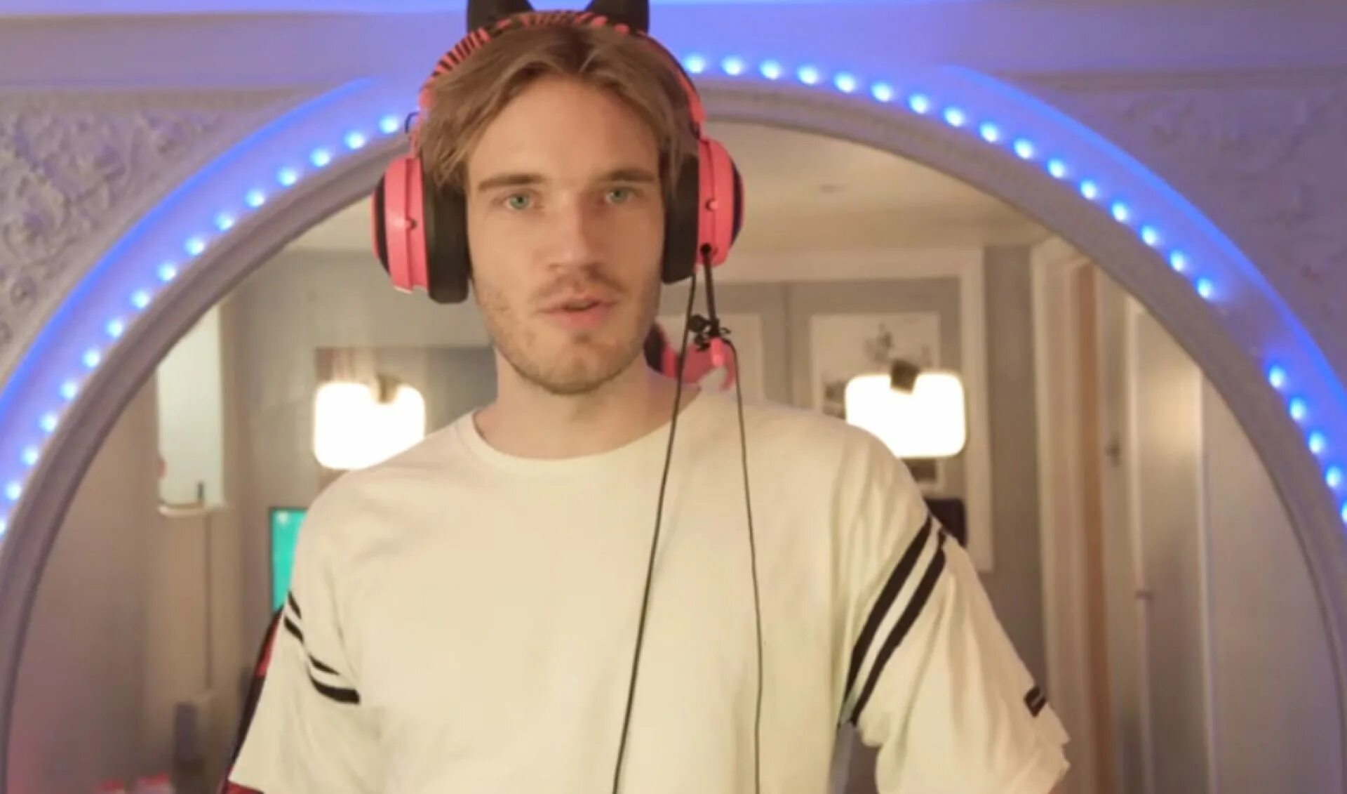 Английского блогера. ПЬЮДИПАЙ 2020. ПЬЮДИПАЙ 2022. PEWDIEPIE 2014. Феликса "ПЬЮДИПАЯ" (PEWDIEPIE) Чельберга.