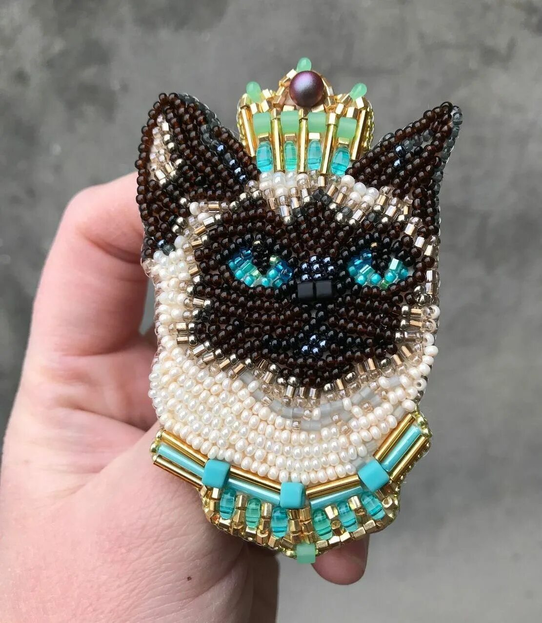 брошь из бисера сфинкс. бык брошь бисером. брошь из бисера кошка. брошь кошка. брошь чеширский кот.