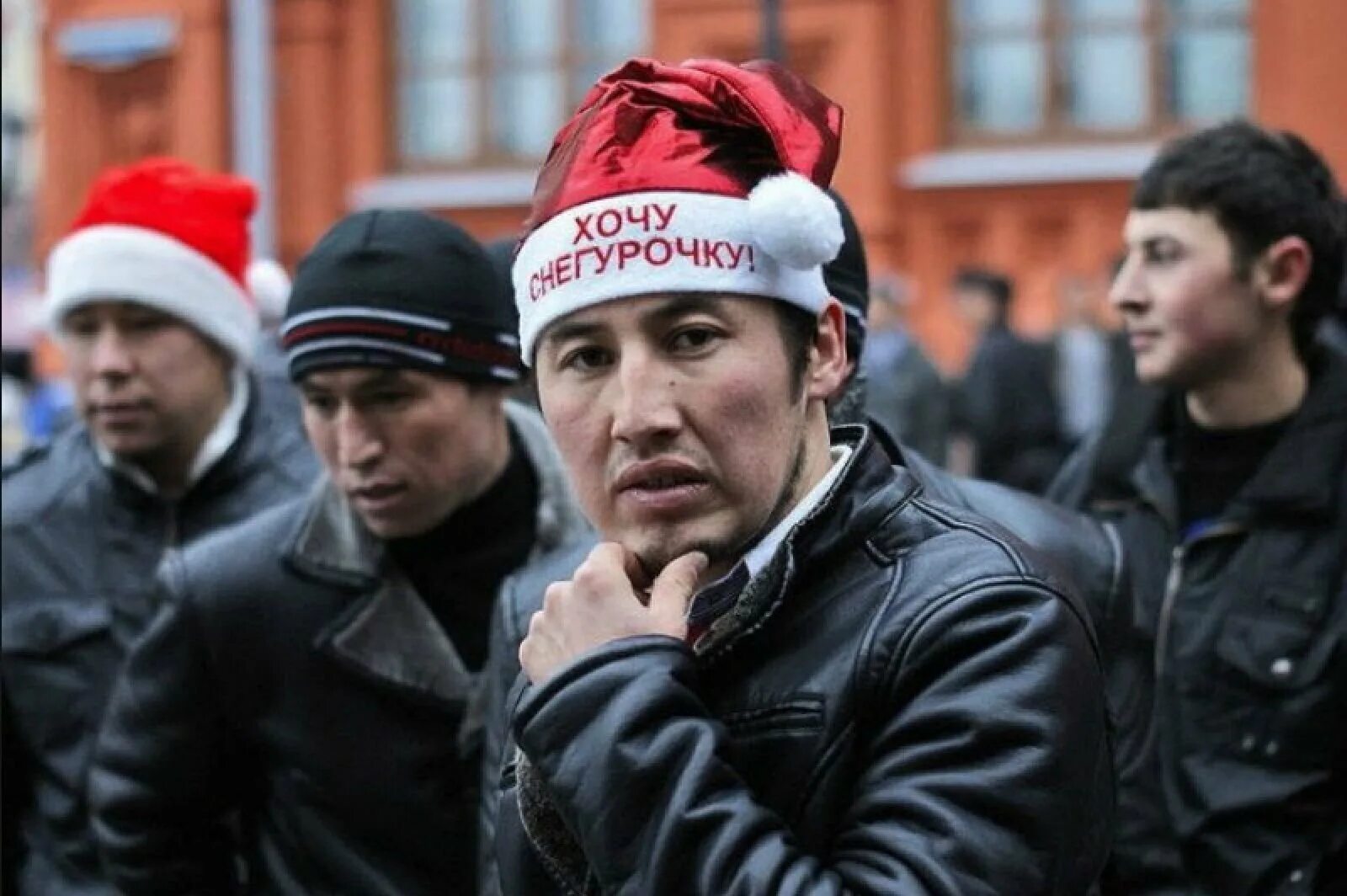 Ненавижу узбеков. Гастарбайтеры в Москве. Таджики в Москве. Мигранты в Москве. Приезжие в Москве.