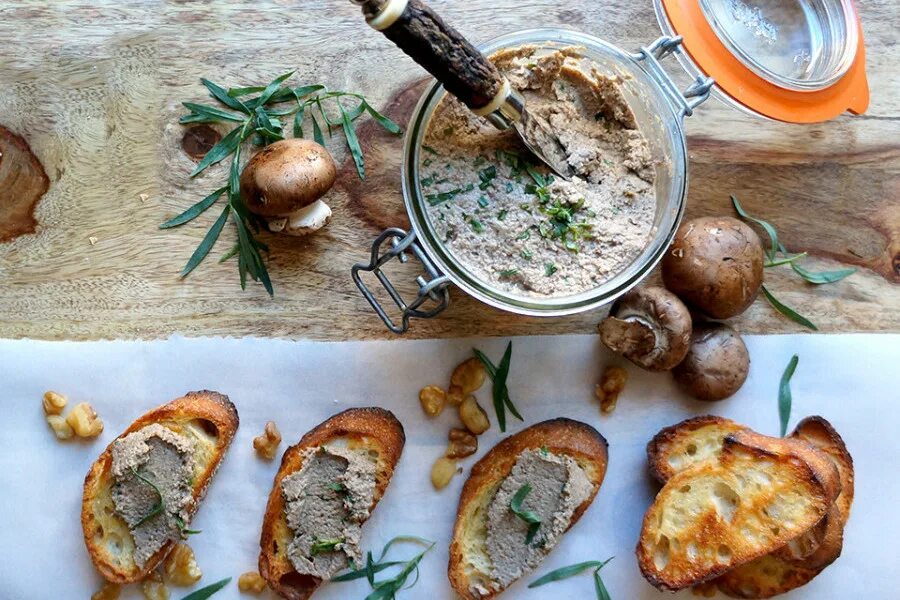 Паштет с грибами куриный рецепты. Грибной паштет. паштет из грибов. паштет с грибами. паштет из шампиньонов.