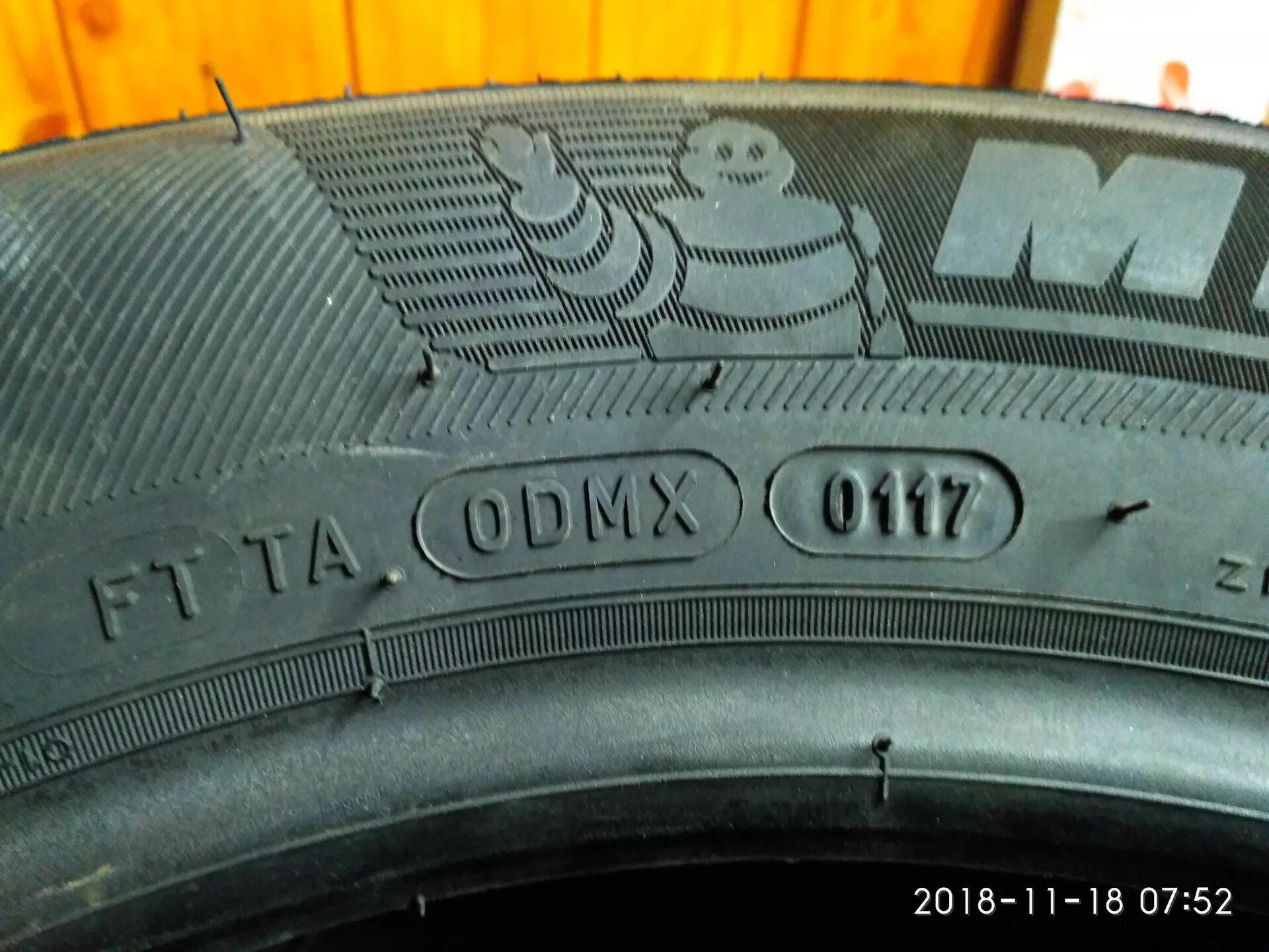 Шины Мишлен Дата изготовления шин. Дата выпуска на шинах Мишлен. Дата производства шин маркировка Мишлен. Дата производства шины Michelin.