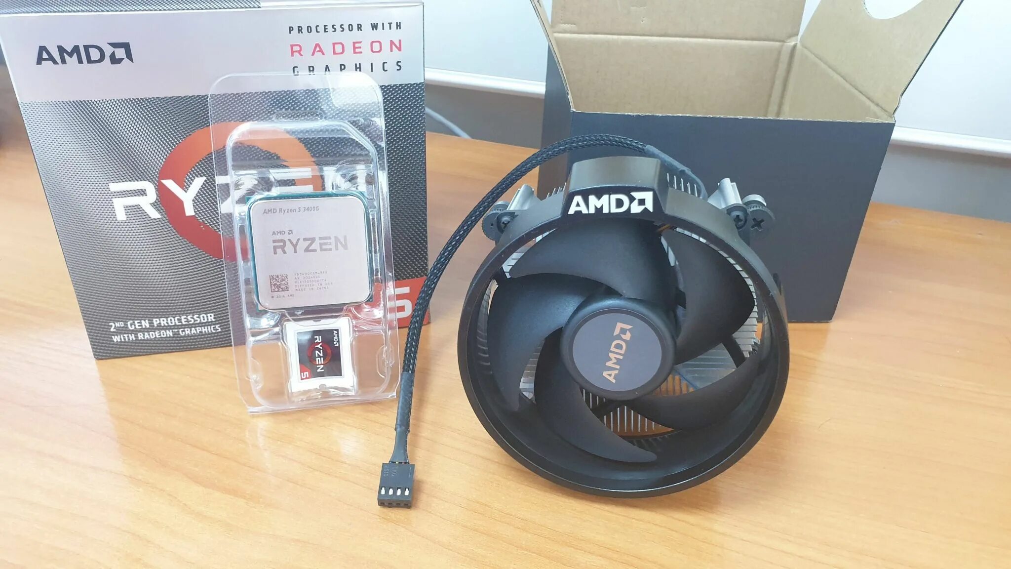 5 3400g купить. Ryzen 5 3400g. AMD Ryzen 5 3400g OEM. AMD Ryzen x4 r5-3400g 3700 МГЦ. Box кулер AMD Ryzen 5 5600x.