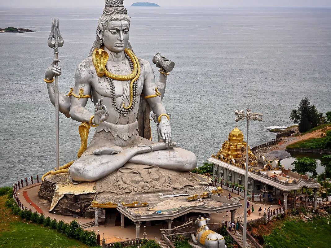 статуя шивы мурудешвара. храм шивы гоа. шива бог статуя. индия мурдешвар статуя шивы. гокарна шива.