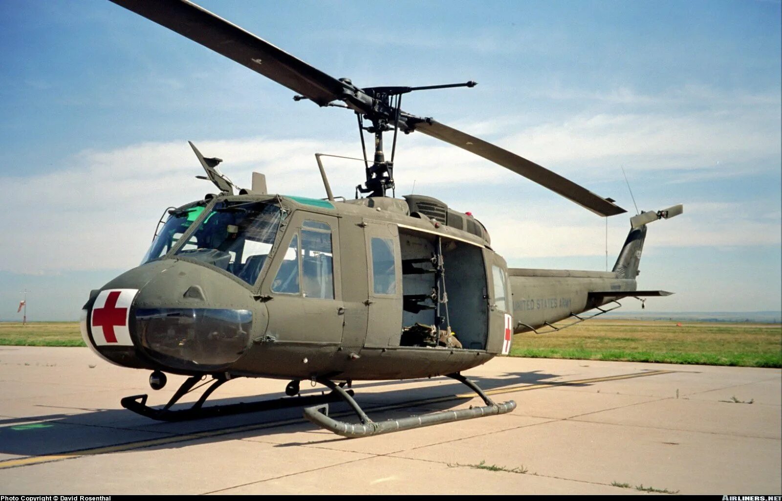 Вертолет белл 525. Bell uh1 вертолет. Uh 1 вертолет. Uh-1 ирокез. Bell uh1 вертолет.