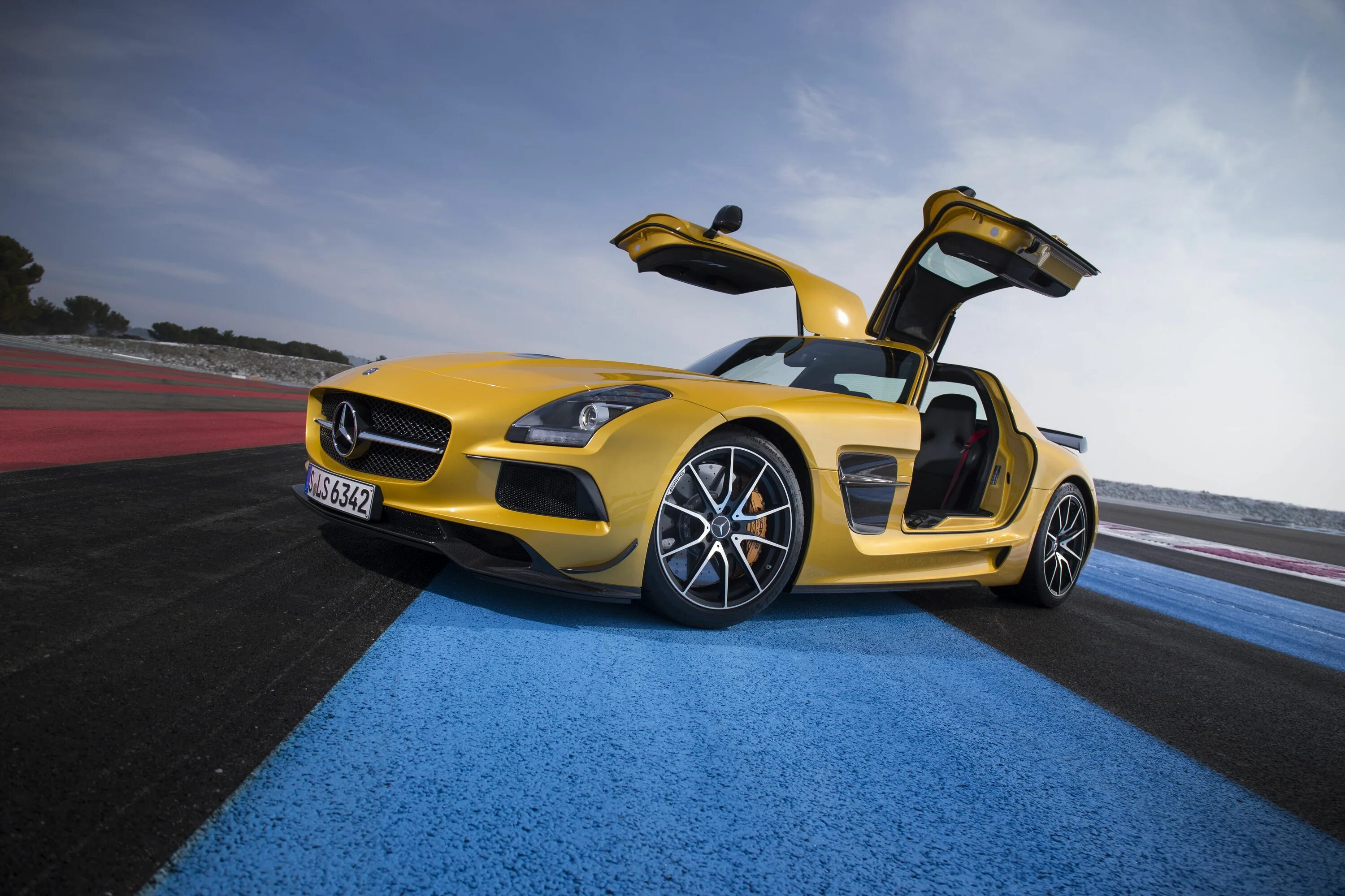 Бугатти вейрон 2005 года. Суперкар rimac concept. Самые бесшумные машины. Rimac concept one. Бугатти вейрон 2007.