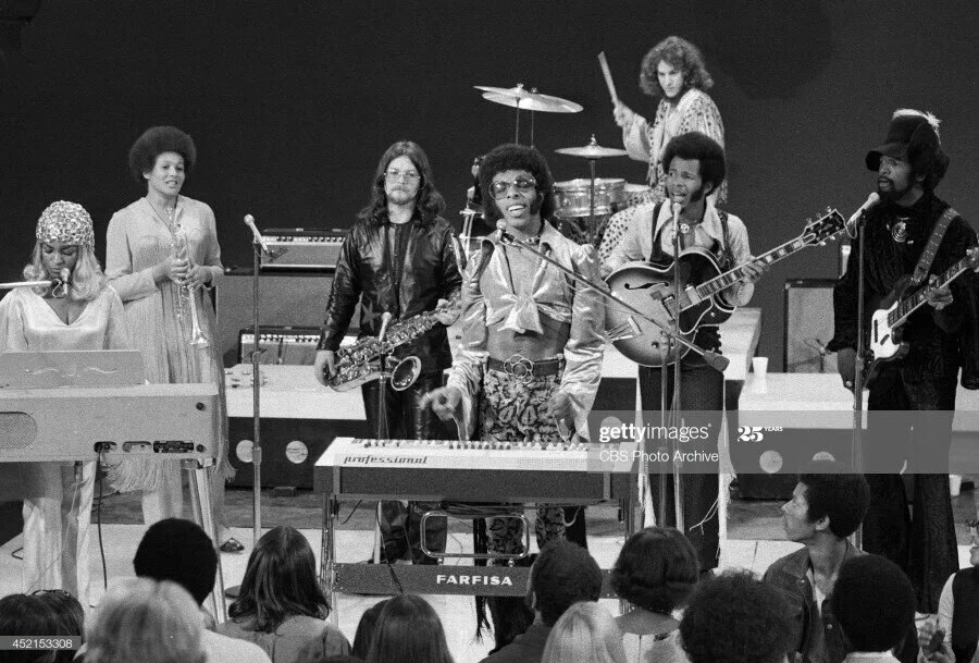 Группа б 60. Группа Sly & the Family Stone. Woodstock 1969 Sly & the Family Stone. Sly the Family Stone Вудсток. Sly & the Family Stone - Stand! (1969).