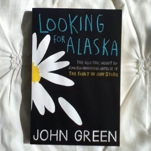 В поисках аляски джон. В поисках Аляски Джон Грин книга. В поисках Аляски 2005 Джон Грин. В поисках Аляски книга обложка.