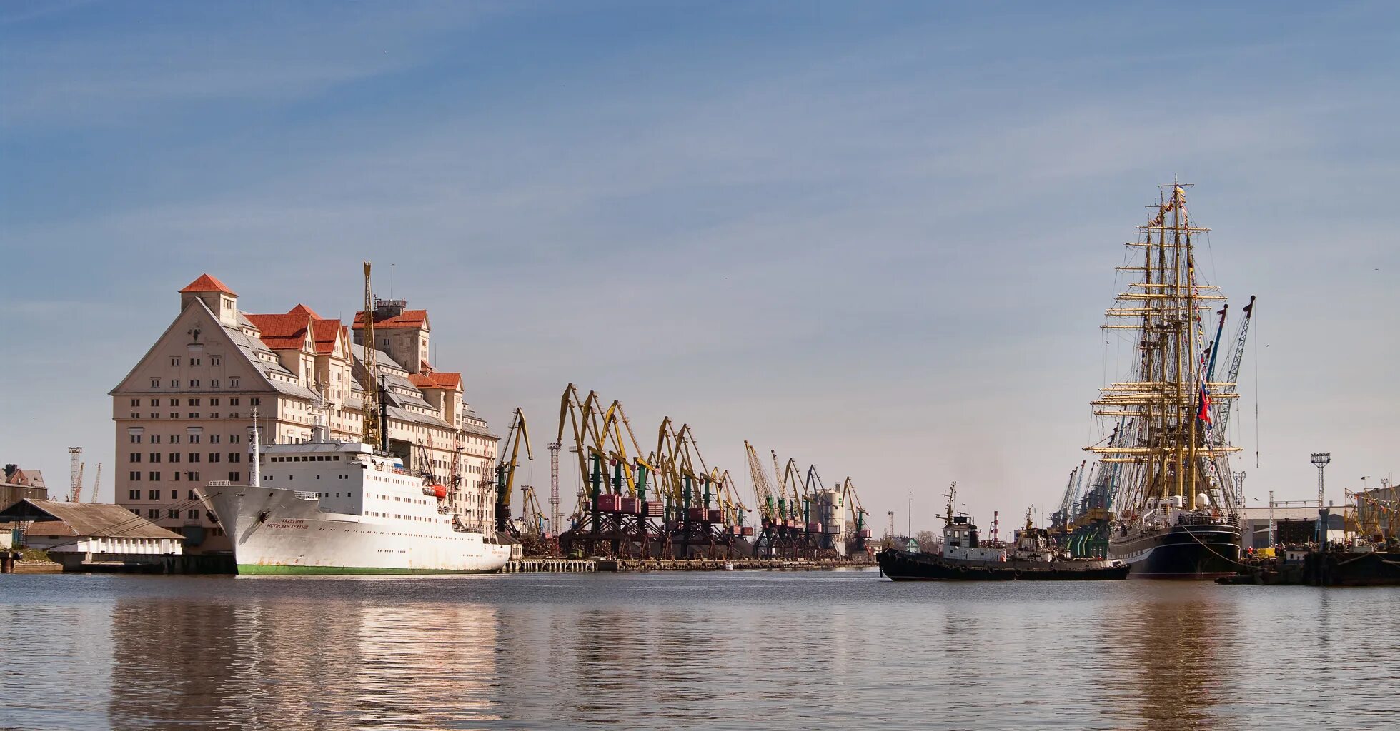 балтийский порт калининград. ночной порт калининград. речной порт калининград. работа в калининграде в порту. бмрт порта калининград.