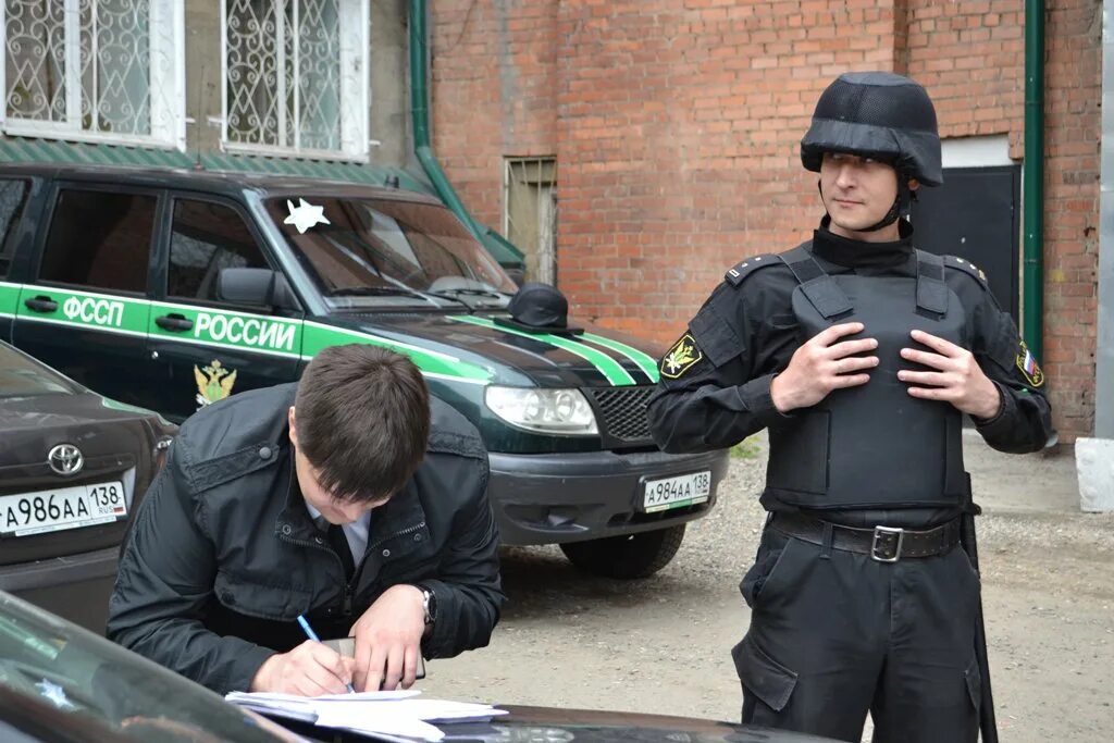 Машина в аресте у приставов можно. ФССП арест. Судебные приставы задержание. Задержание ФССП. Судебные приставы арест имущества.