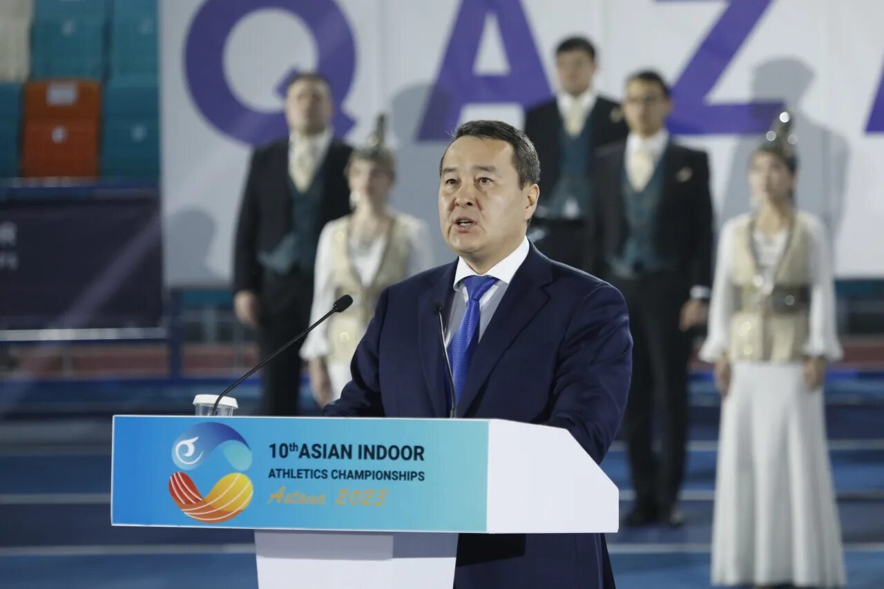 Правительство казахстана ушло в отставку. Правительство Казахстана. Премьер министр Республики Казахстан. Казахстанцы фото.