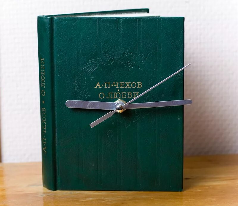 Книга и часы. Часы книжка. Часы из старой книги. Часы из книги своими руками.