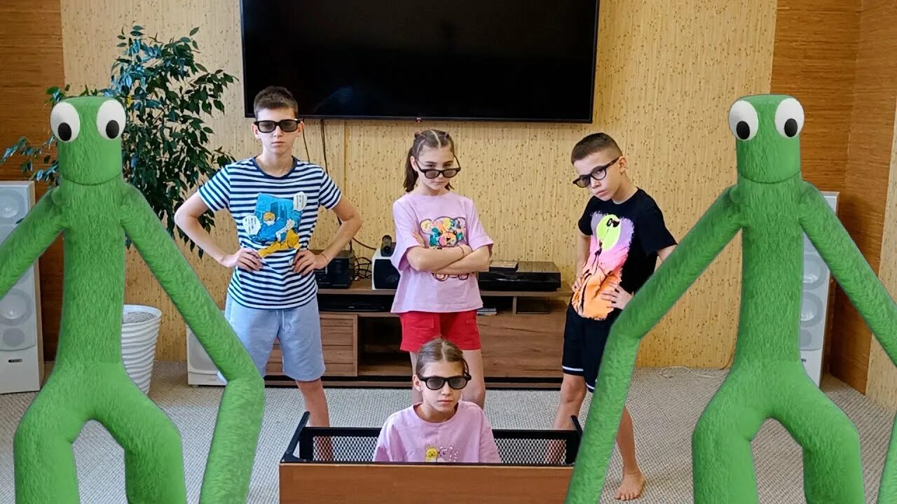 РАДУЖНЫЕ ДРУЗЬЯ в роблоксе РАДУЖНЫЕ ДРУЗЬЯ В ЧИКЕН ГАН RAINBOW FRIENDS IN ROBLOX