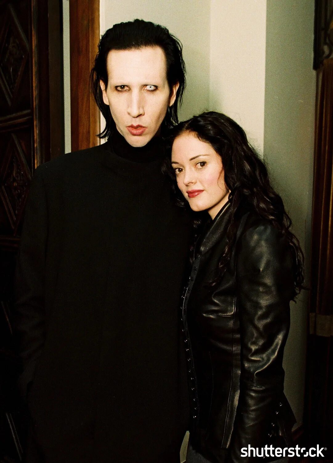 Мэнсон роуз. Marilyn manson и роуз макгоуэн. Мэнсон роуз. Мэрилин мэнсон и роуз макгоуэн 1998. Роуз макгоуэн и мэнсон.