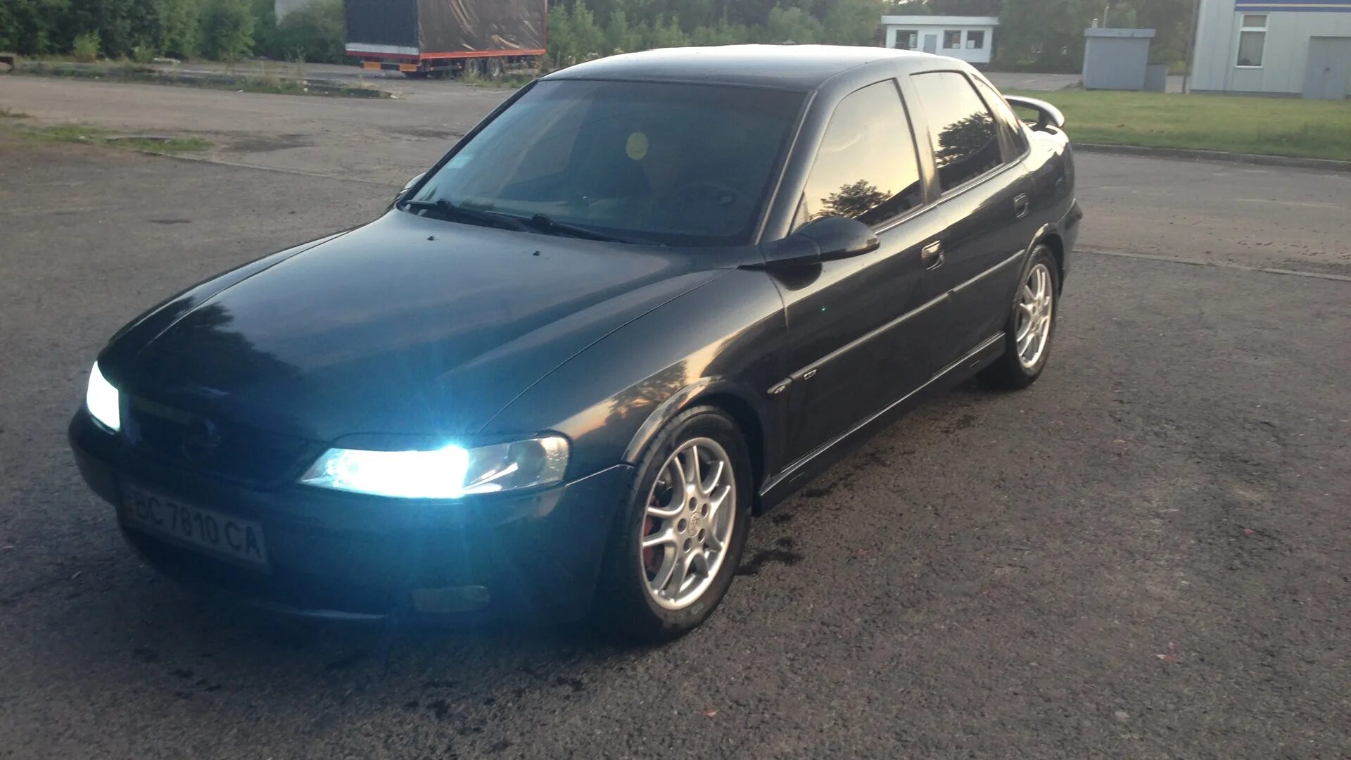 Опель вектра б 96. Опель Вектра б черная. Opel Vectra 1998 тонированная. Opel Vectra b 1998. Opel Vectra b тонированный.