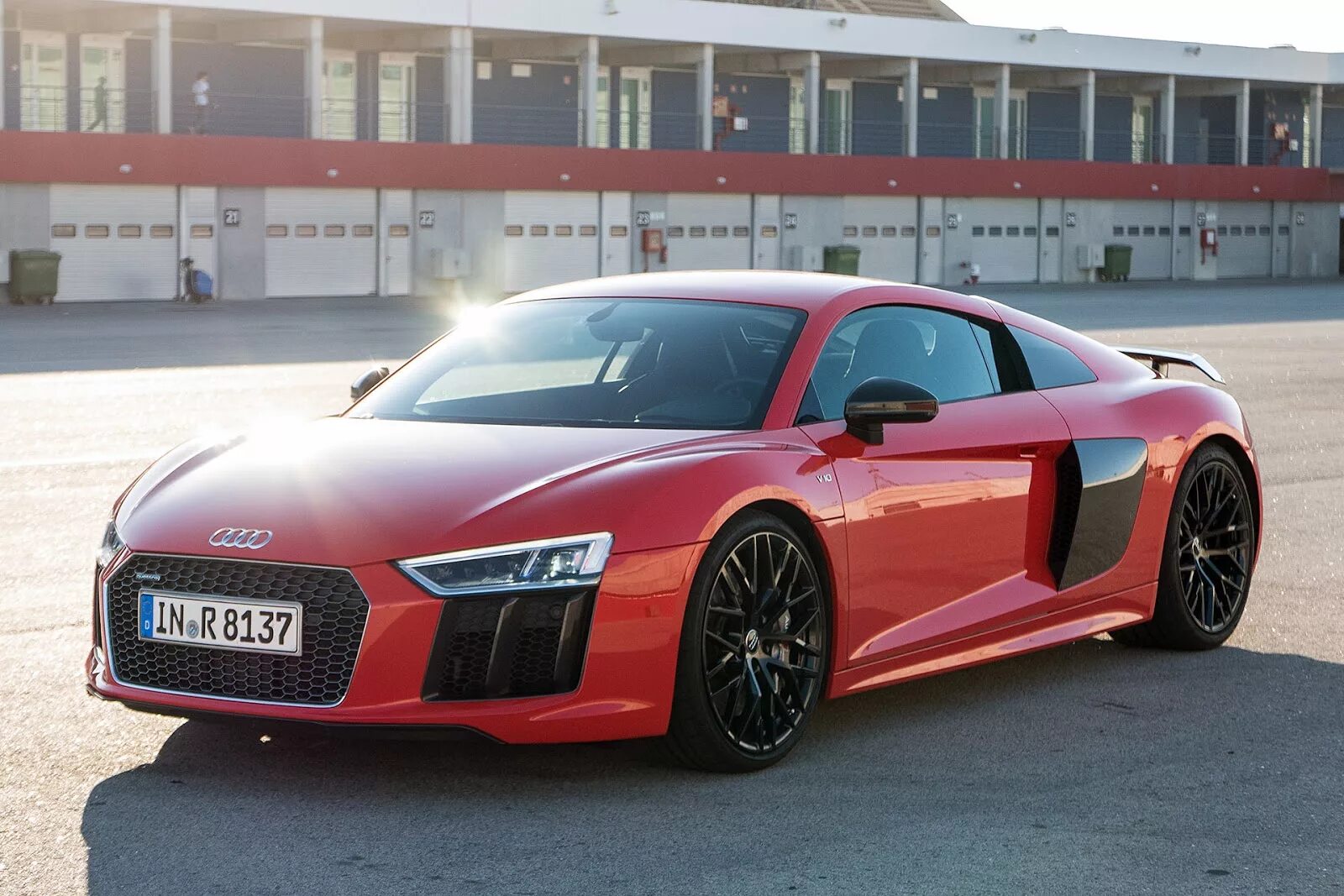 Brand new cars. Audi r8 2017. Ауди r8 v10. 2016 Audi r8 v10 Plus. Audi r8 v10 Plus.