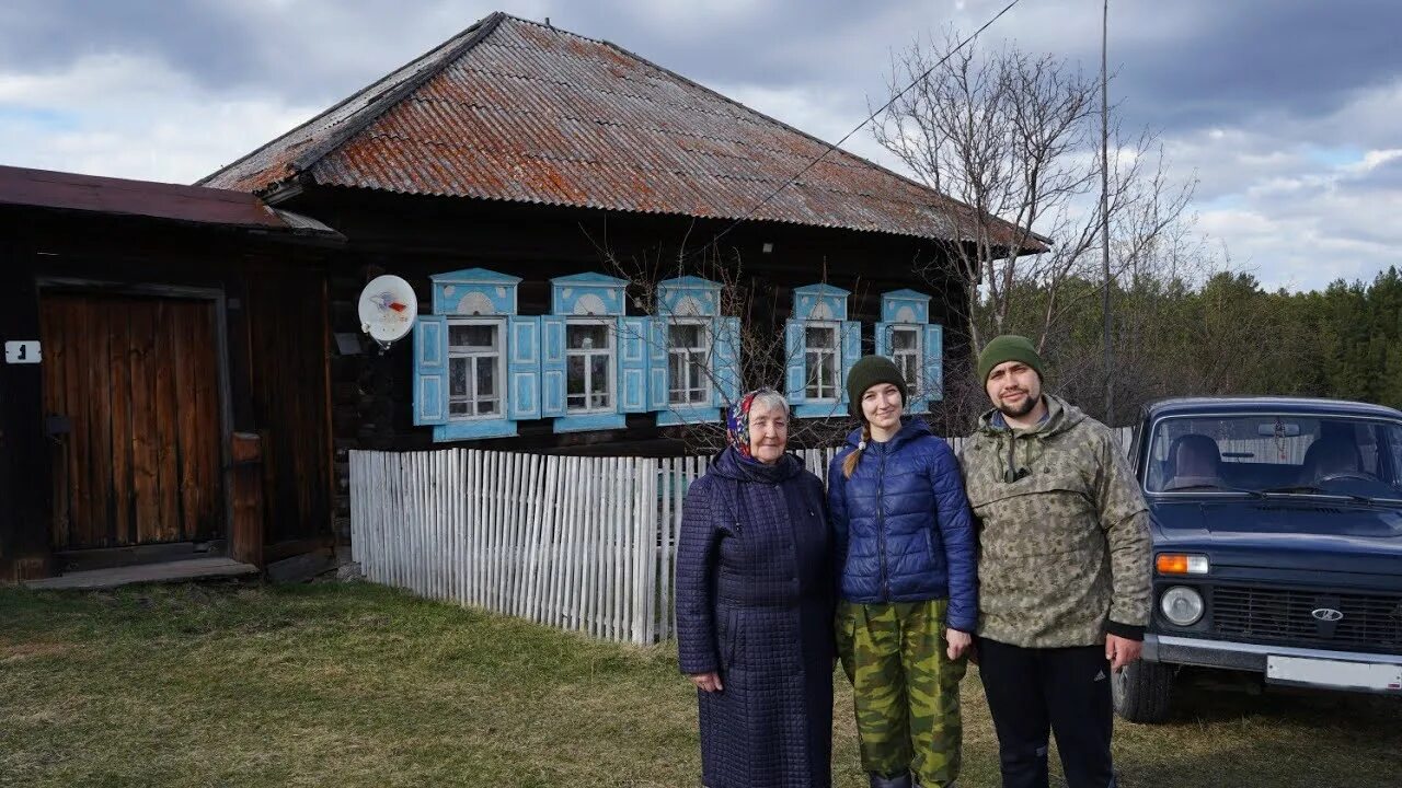 Катька в деревне. Деревня Пучах. Купил 2 дома в деревне ютуб Заимка на Урале. Сливки бабушка в деревне. Урал купил два дома