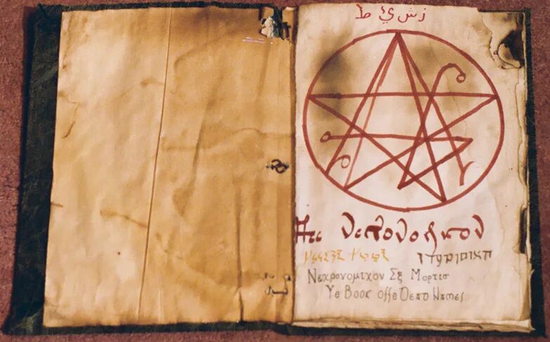 Некрономикон значение. Письмена некрономикон. Дональд тайсон. Лавкрафт некрономикон арт. Некрономикон книга мертвых иллюстрации.