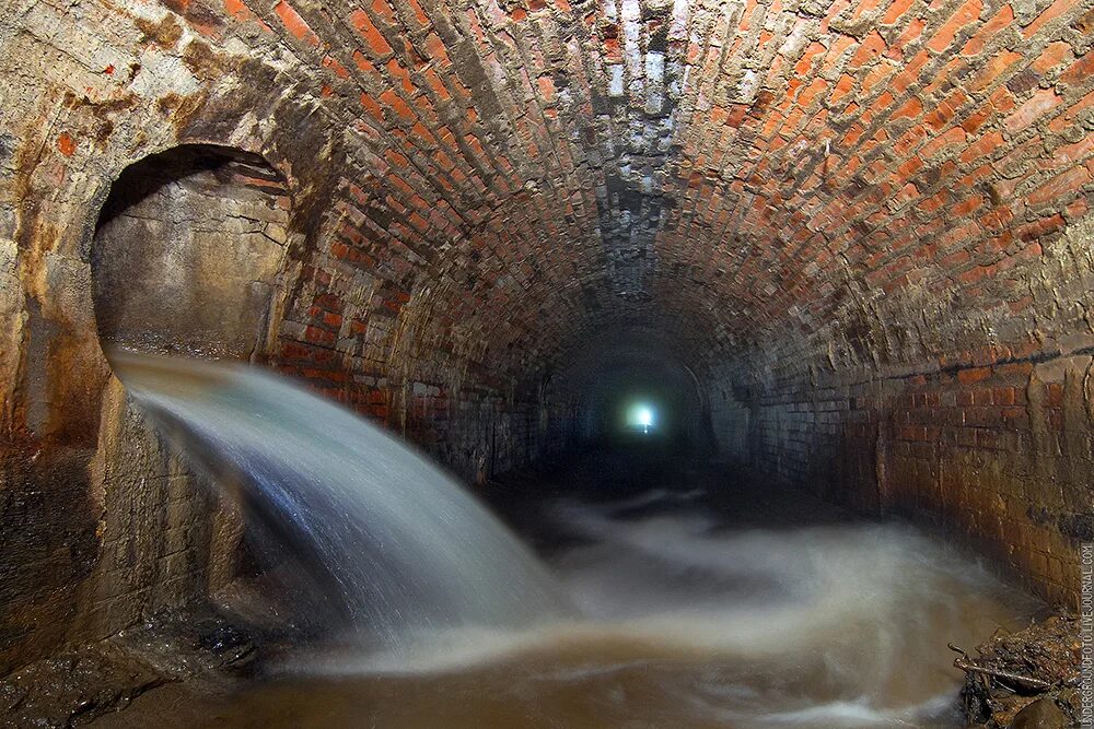 Подземные реки никольская. Ход под рекой. Подземная река неглинка. Ход под рекой. Ход под рекой.