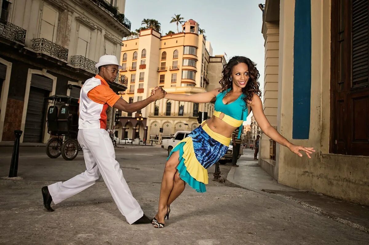 Меренге танец. Куба Румба. Танцы на Кубе сальса и Румба. Сальса Румба бачата. Сальса танец Куба.