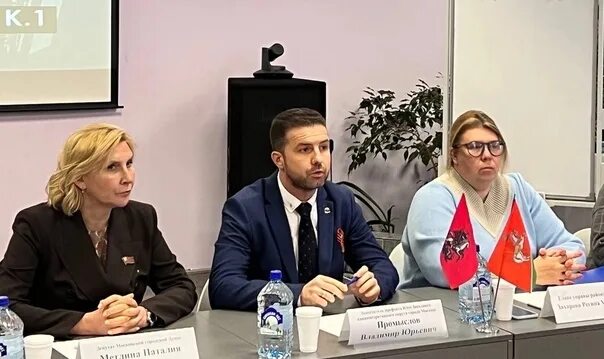 Мо запад. Депутаты нагатино садовники. Глава управы зюзино. Депутаты коньково. Депутаты коньково.