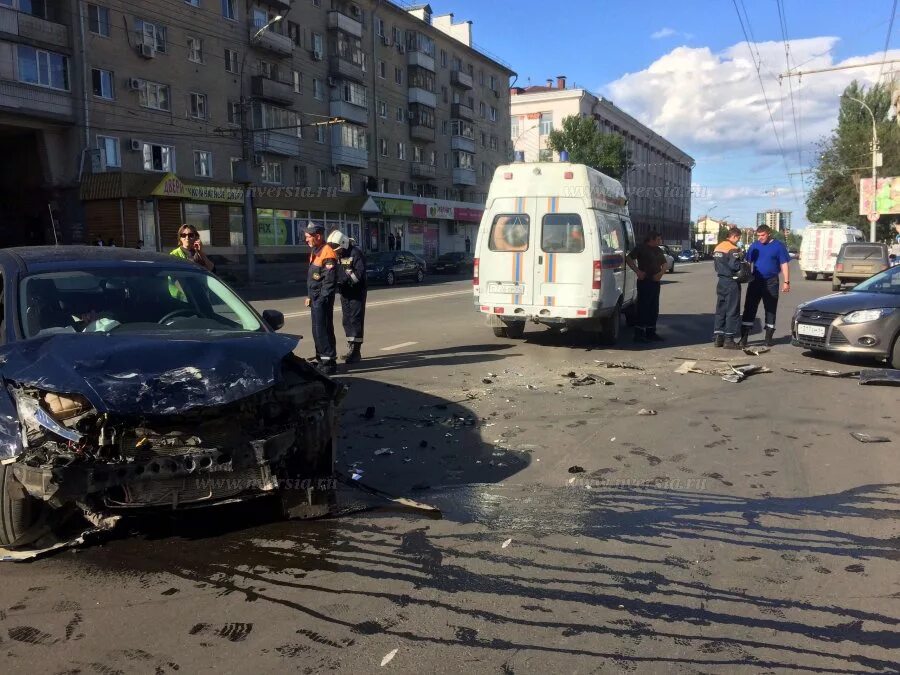 Авария на чернышевского саратов. Первомайская чернышевского пересечение. Авария на ул чернышевского саратов вчерашний. Авария на ул чернышевского саратов. Дтп в чернышевском районе.