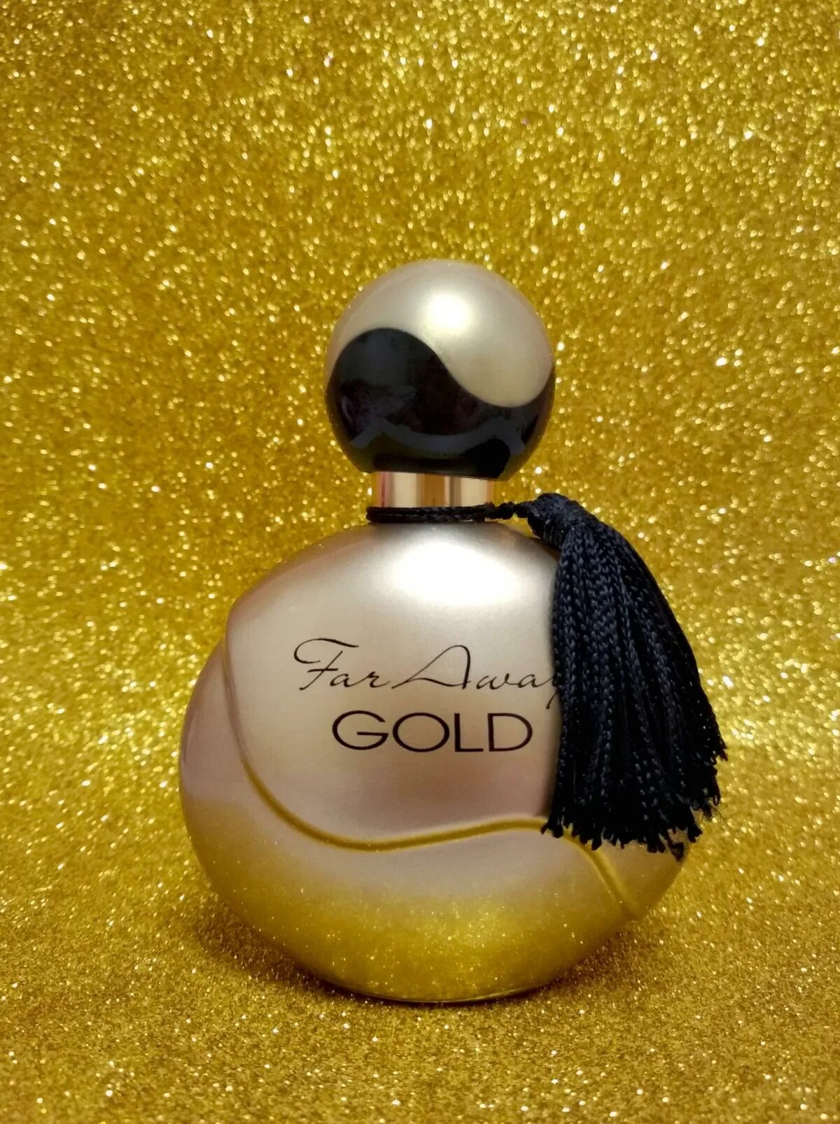 Avon gold. Фар авей эйвон Gold. Эйвон Голд духи. Духи эйвон женские far away Gold. Эйвон far away Gold мужские.