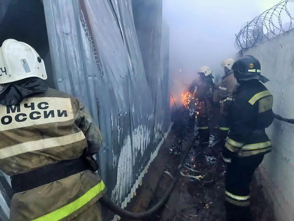 Пожар в саранске сейчас. Озерный саранск пожар. Происшествия саранск сегодня пожар. Военная база саранск ул мордовская. Пожар в саранске сейчас.