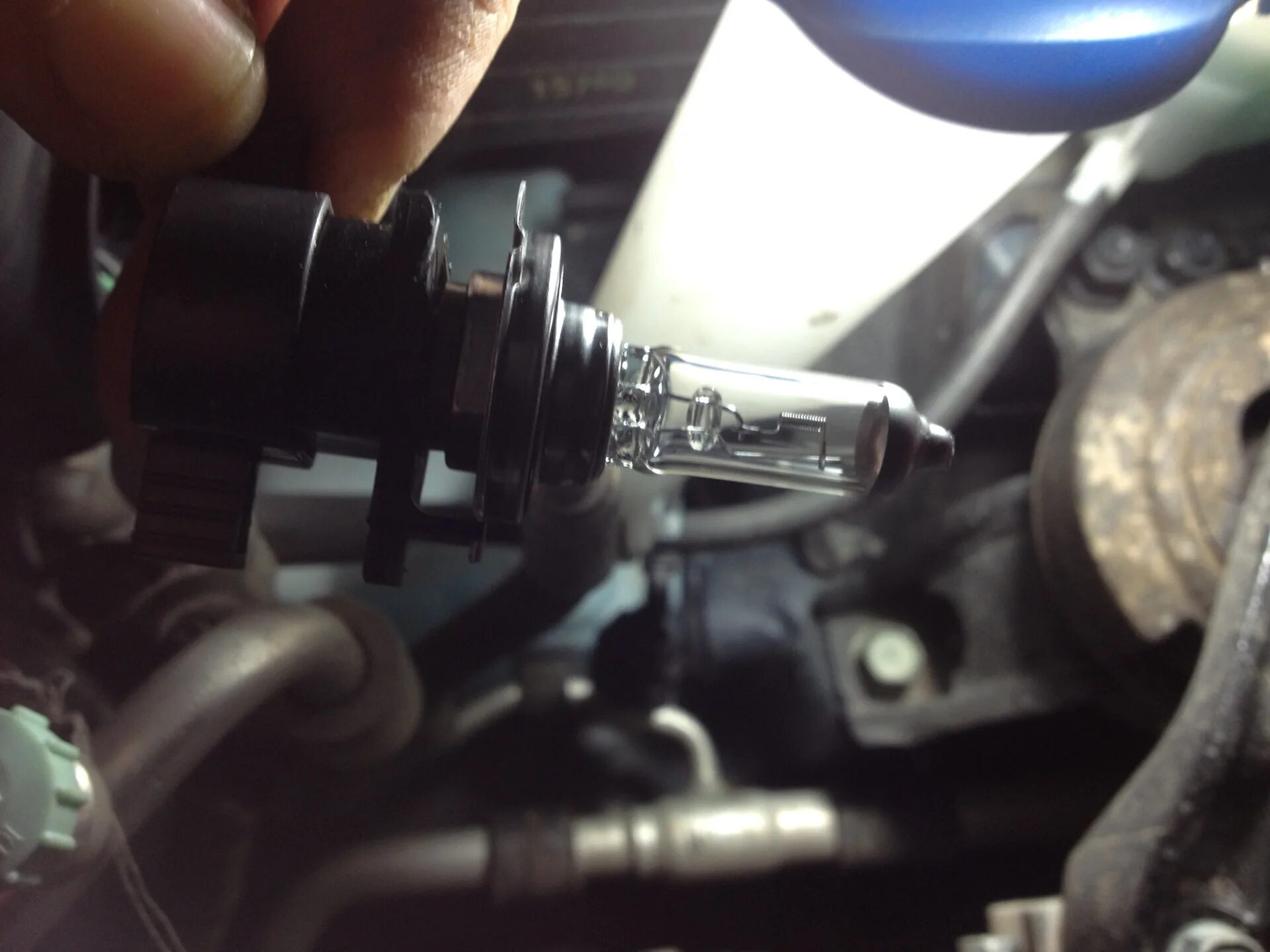 Лампы дальнего света хендай санта фе 2. Лампа дальнего света санта фе 3. Лампа дальнего света санта фе 3. Лампа дальнего света санта фе 3. Птф санта фе 3 крепление ламп.