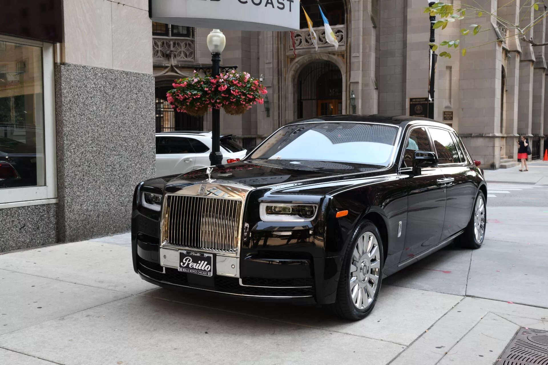 Роллс отзывы. Rolls Royce Phantom 2018. Rolls Royce Phantom Extended Wheelbase. Rolls Royce EWB. Rolls Royce Phantom EWB.