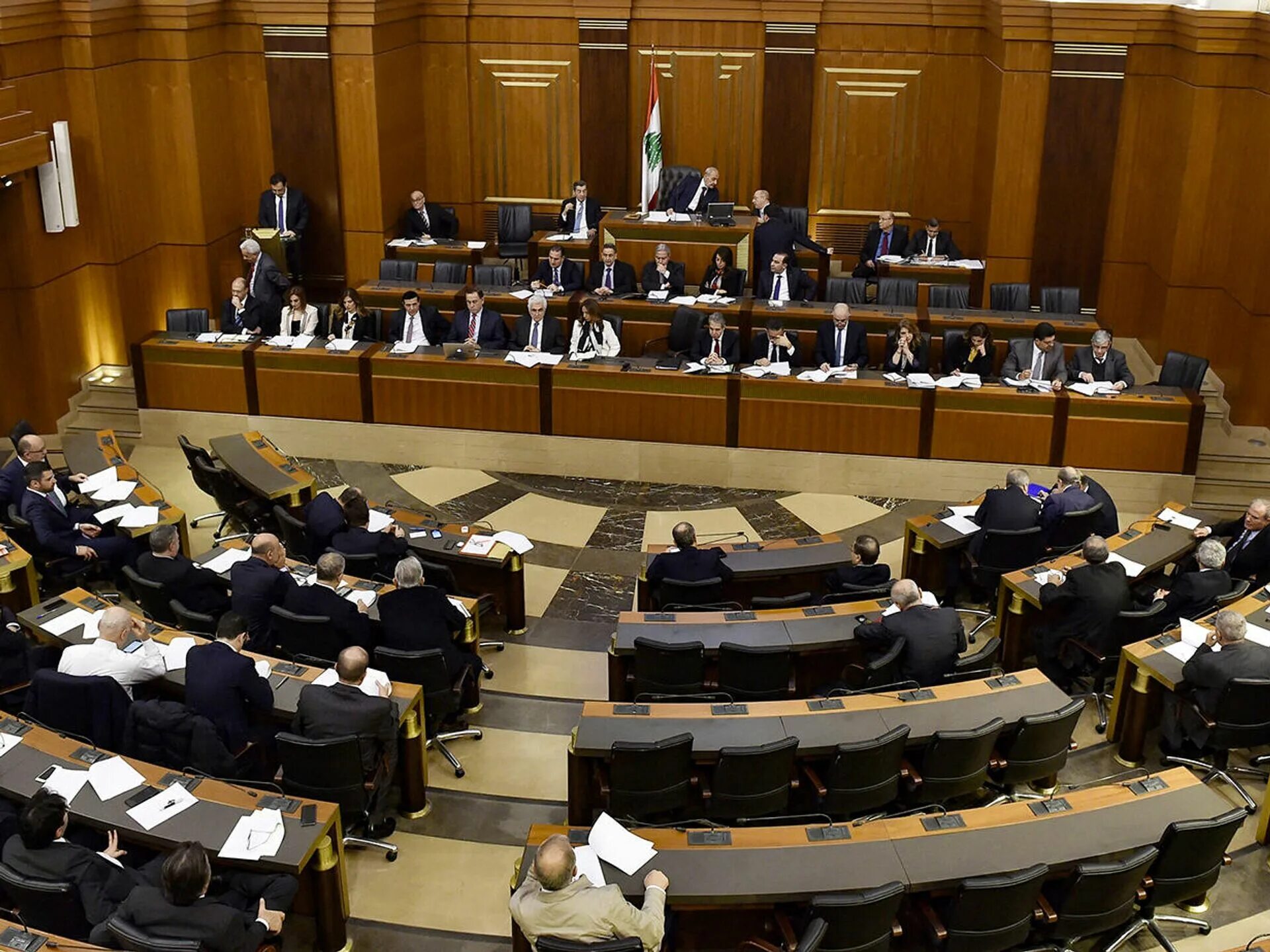 Полномочия парламента италии. В какую палату парламента избираются депутаты. Верхняя палата сенат год. Государственное устройство. Состав парламента италии.