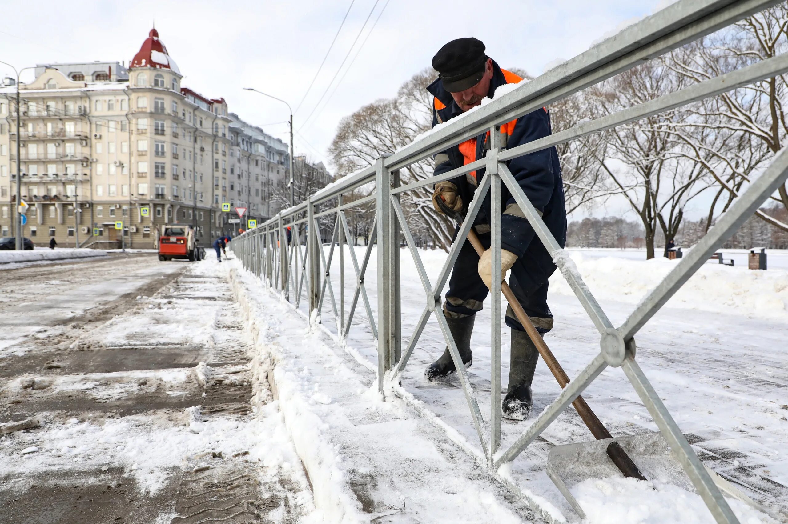 Снегопад в городе. Снег в питере сегодня. Снежная зима. Снег в городе. Сколько снега выпало в петербурге.