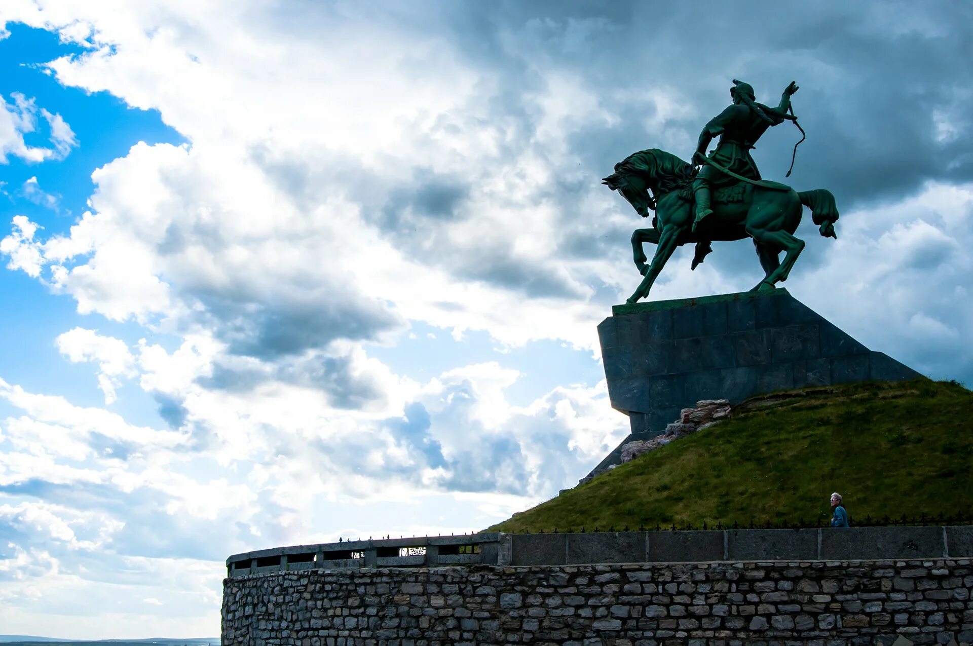 Салават юлаев памятник информация. Салават Юлаев памятник в Уфе. Памятник Салавату Юлаеву. Салават Юлаев памятник Башкирии. Салават Юлаев Уфы памятник Салавату Юлаеву.