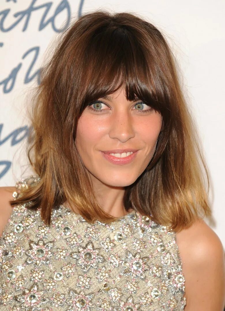 джена луиза коулман челка. джессика альба с челкой. рваная челка. волосы до плеч с челкой шторкой. алекса чанг стрижка с челкой.