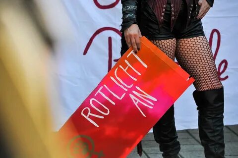 الغارديان: الجنس مقابل المال.. فضيحة مدوية تهز وزارة الداخلية البريطانية! - RT A