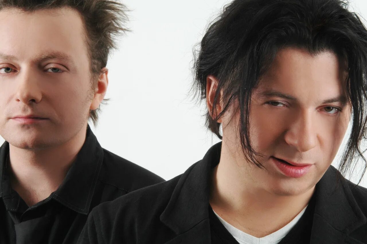 Агат слушать. Группа агата кристи самойловы. агата кристи солист. агата кристи группа братья. агата кристи группа братья самойловы.